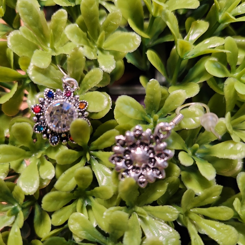 Ladies colorful earings - Picture 2 of 2